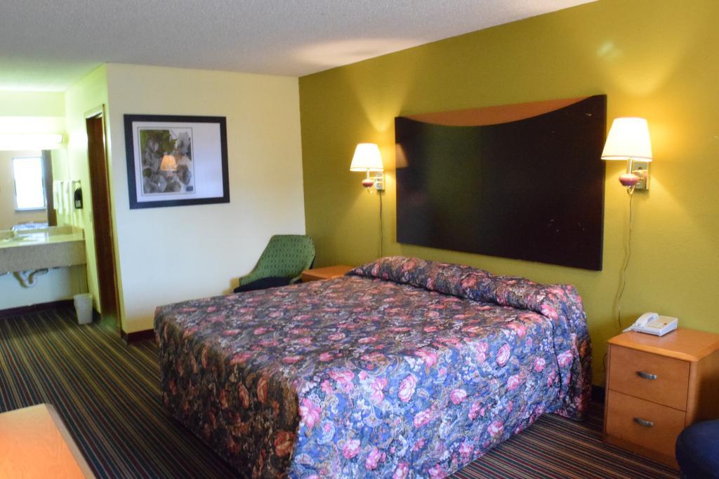 Executive Inn Odessa Room photo